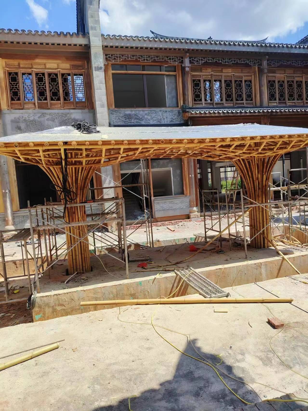 竹影长廊施工：屋架搭建与脚手架配合